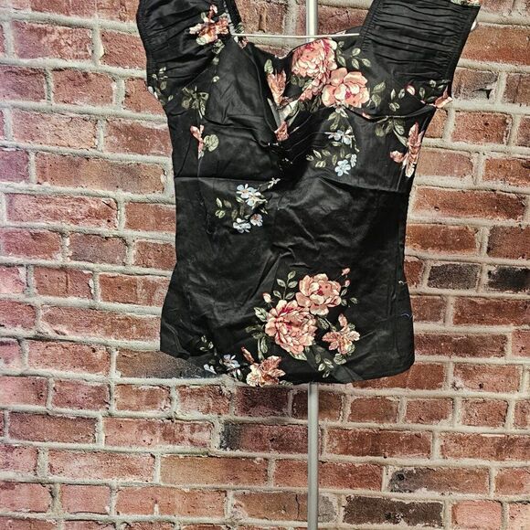 Women's YARN & INk Floral Cropped Top Medium - Picture 2 of 6